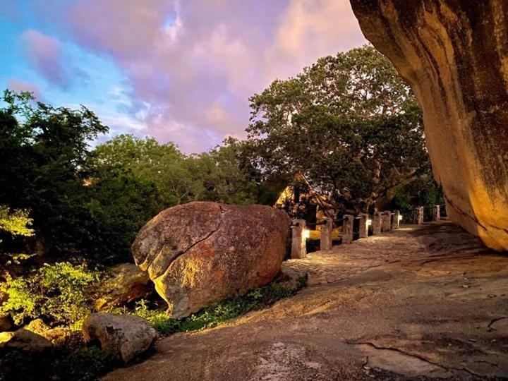 Вилла Big Cave Camp Matopos Экстерьер фото